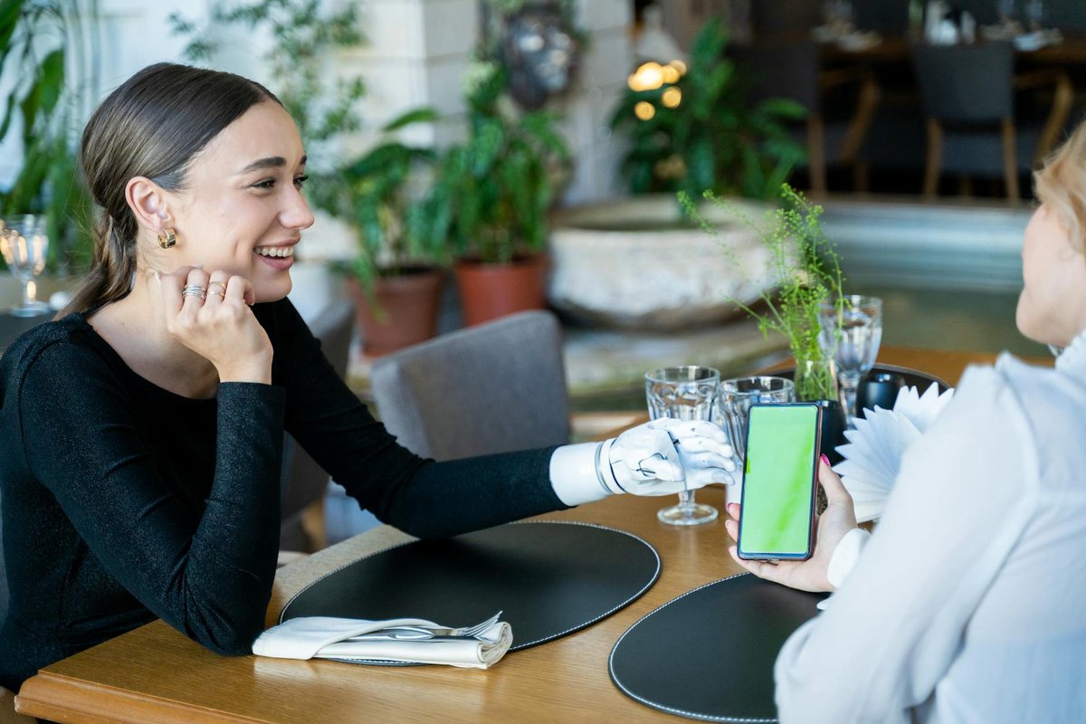 La IA que importa en hostelería no sustituye camareros: optimiza márgenes mientras duermes